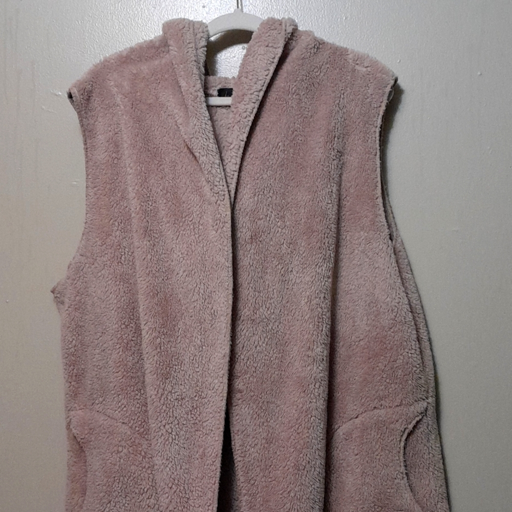 LTX Sportswear Womans Sherpa Tan No Zip Vest With Hood Size Medium